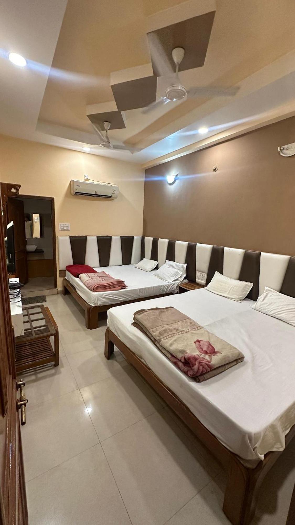 Hotel Pleasure Landmark Ujjain Exterior photo