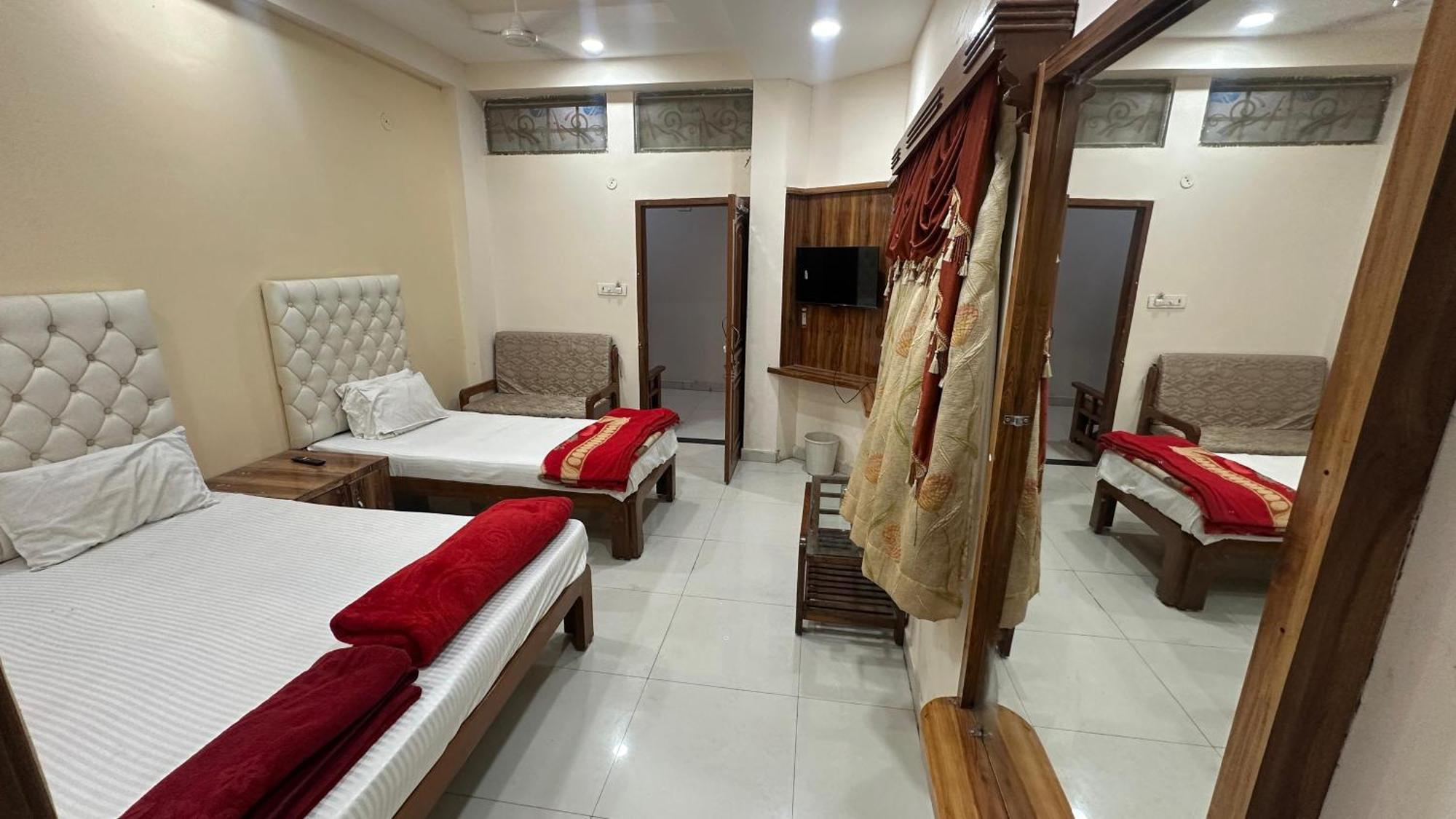 Hotel Pleasure Landmark Ujjain Exterior photo