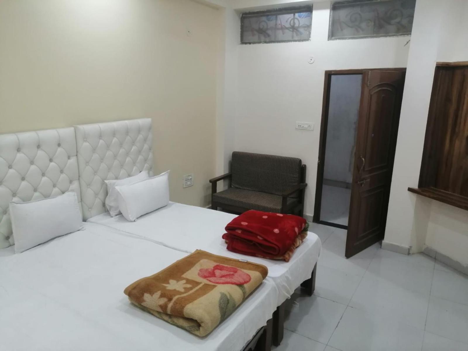 Hotel Pleasure Landmark Ujjain Exterior photo