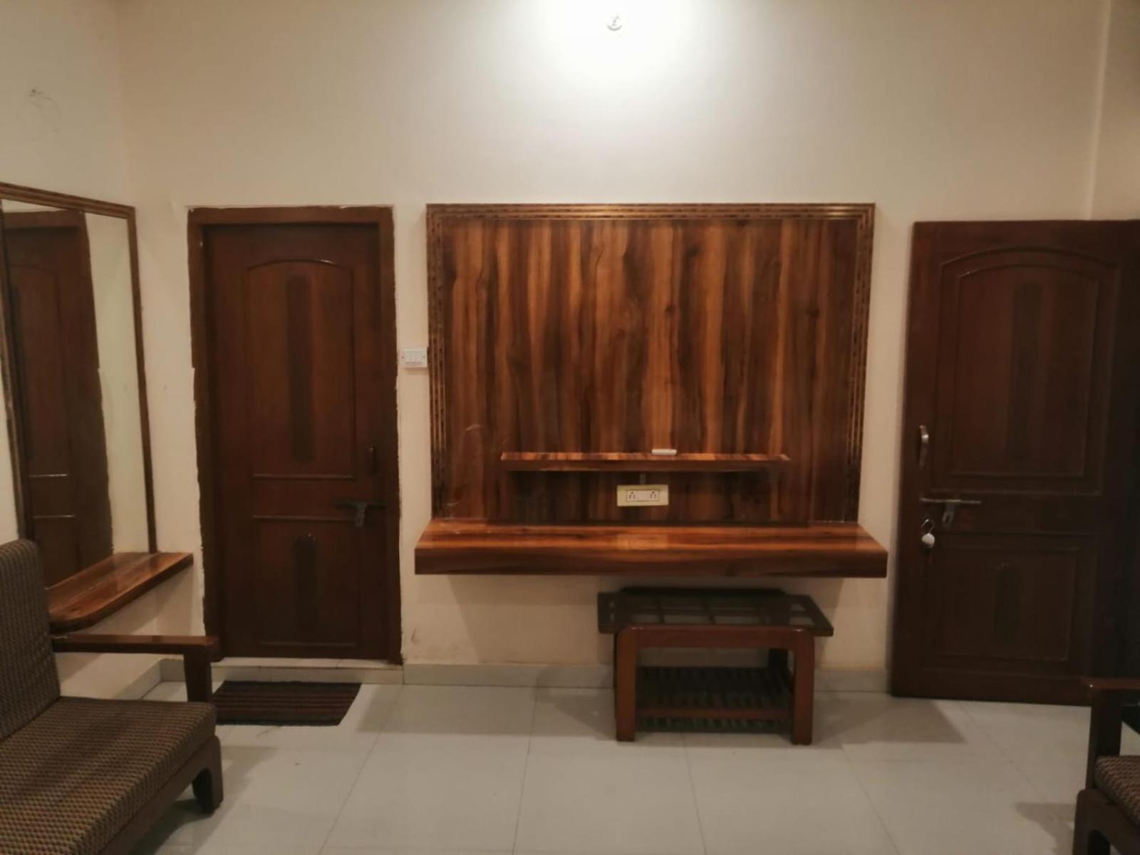 Hotel Pleasure Landmark Ujjain Exterior photo