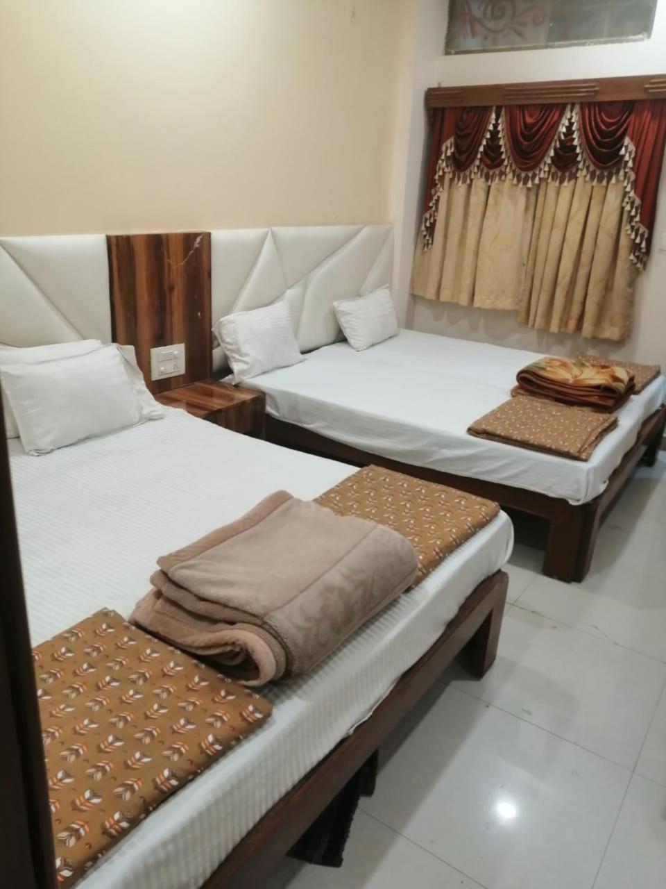 Hotel Pleasure Landmark Ujjain Exterior photo