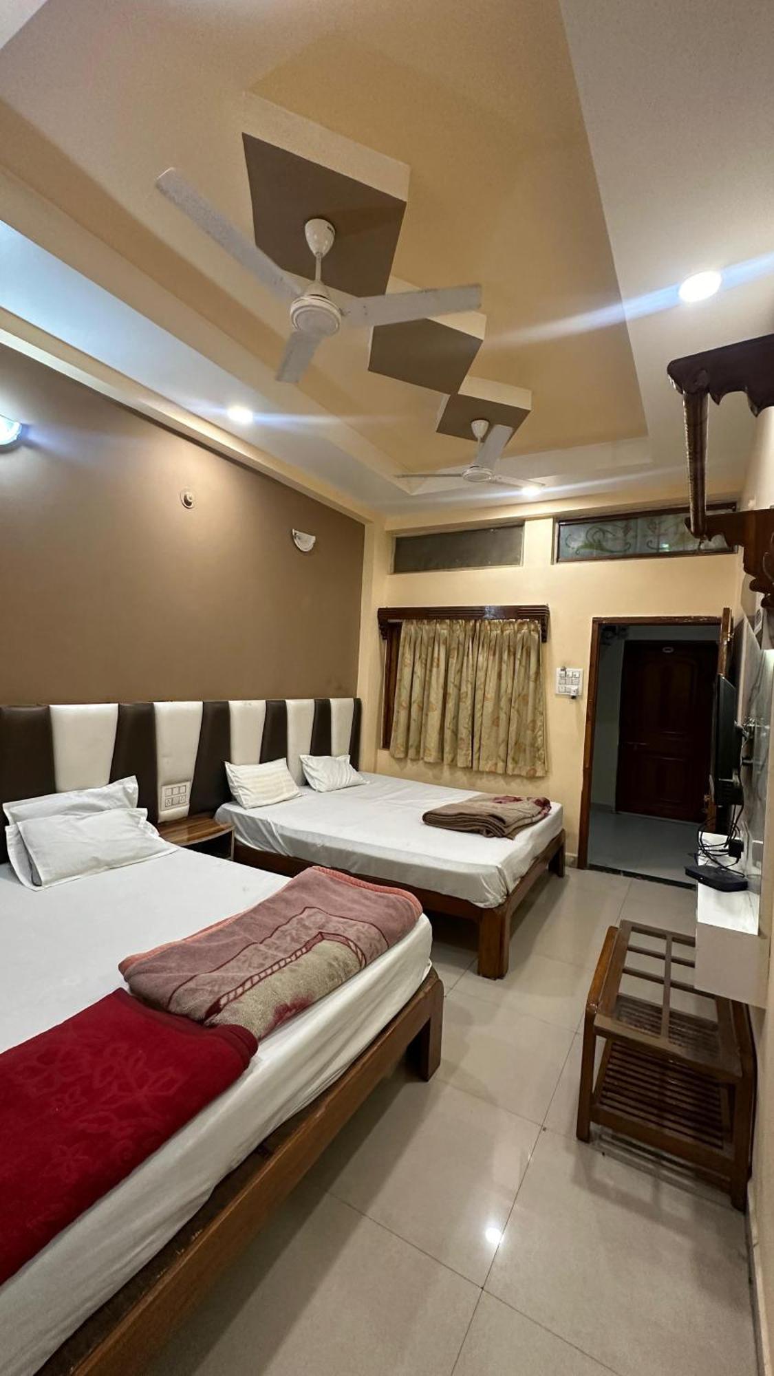 Hotel Pleasure Landmark Ujjain Exterior photo