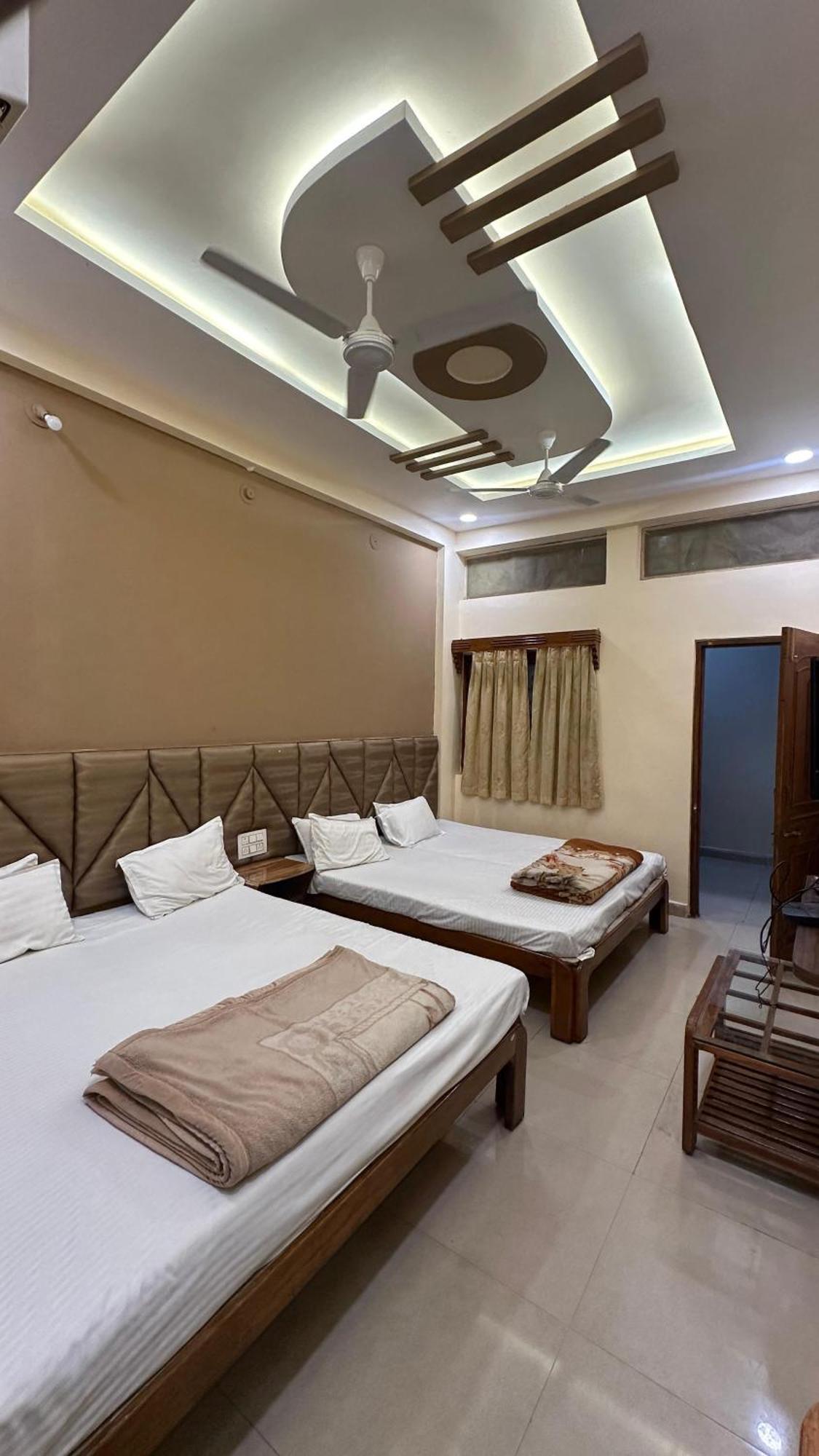 Hotel Pleasure Landmark Ujjain Exterior photo