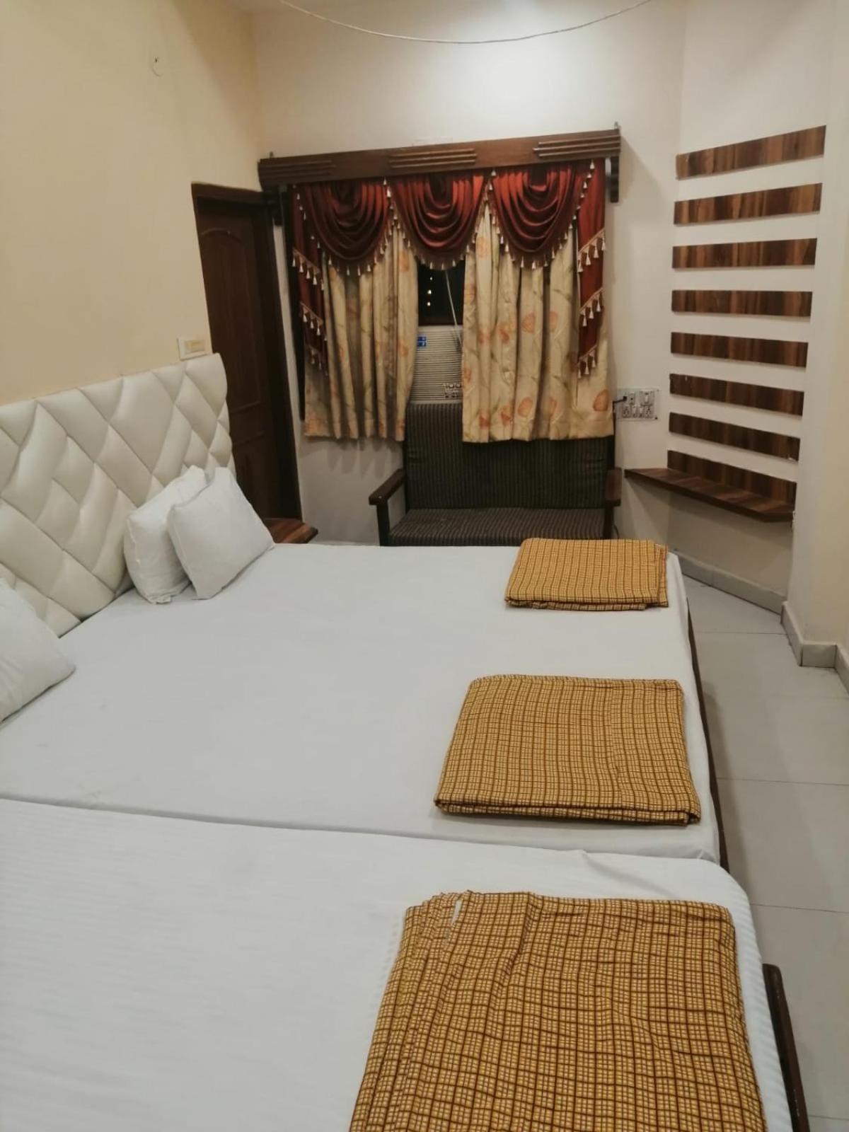 Hotel Pleasure Landmark Ujjain Exterior photo