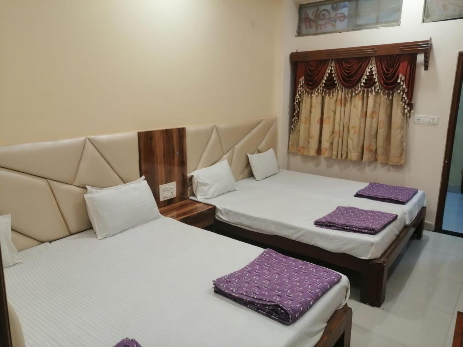 Hotel Pleasure Landmark Ujjain Exterior photo
