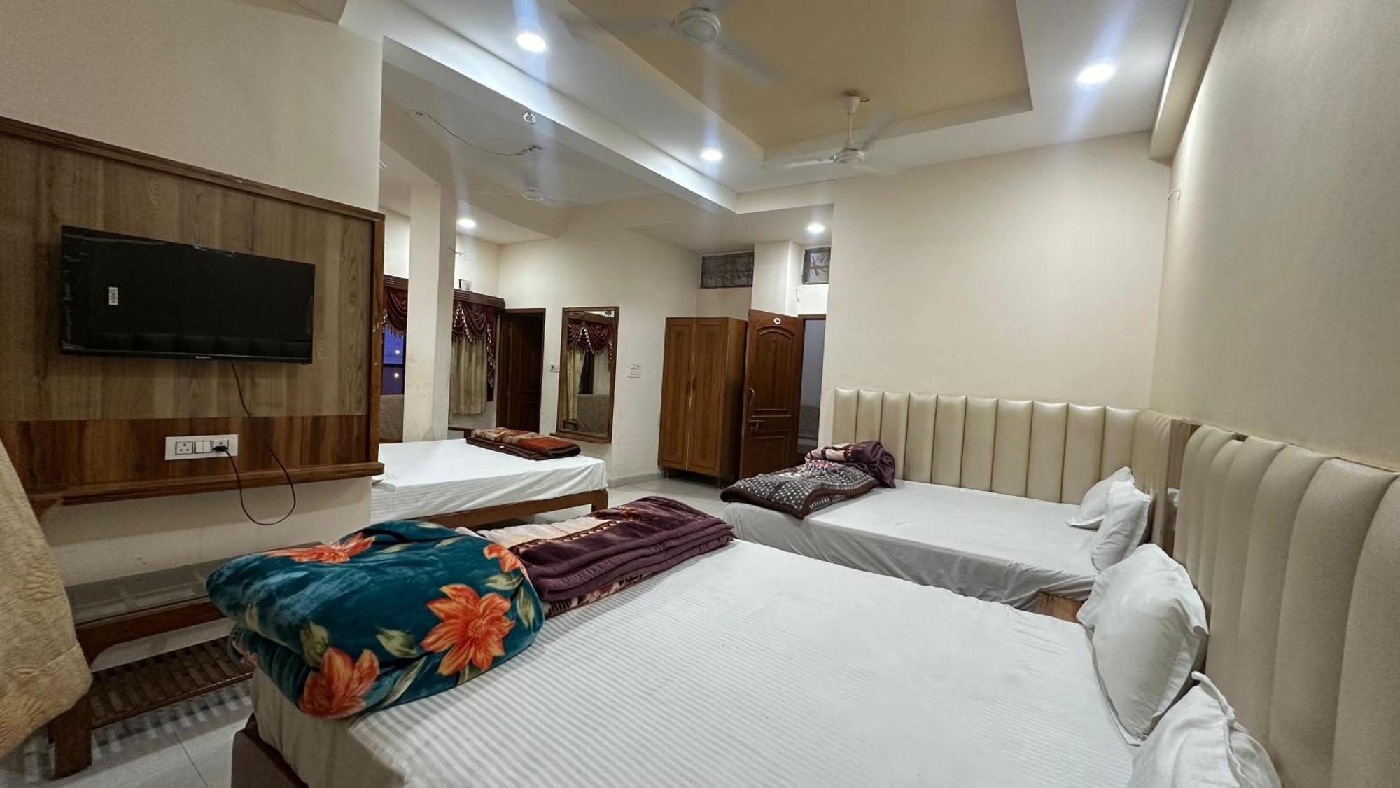 Hotel Pleasure Landmark Ujjain Exterior photo