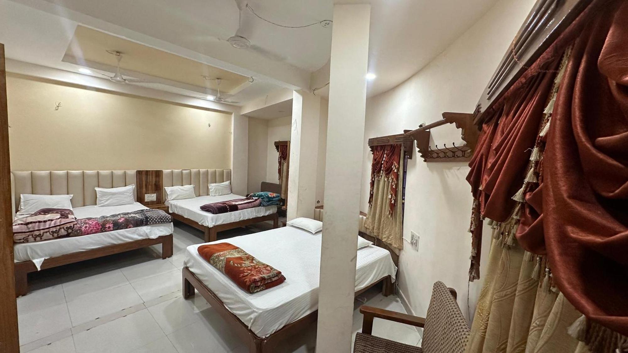 Hotel Pleasure Landmark Ujjain Exterior photo